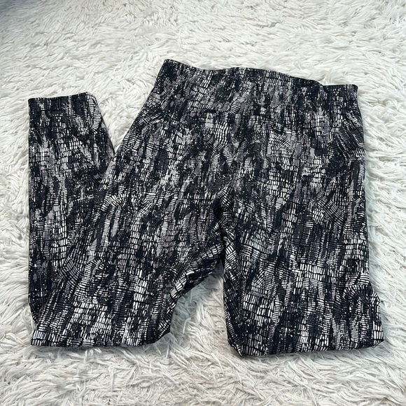 Lululemon InStill High-Rise Tight 25" Lino Slide Alpine White Black - Picture 1 of 7